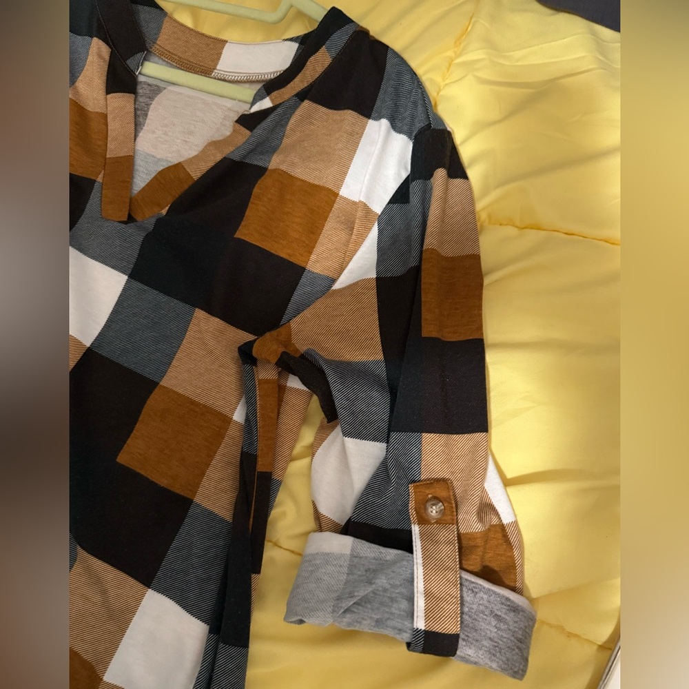 V-neck long sleeve T-shirt, plaid. Women’s 2XL - Picture 4 of 5